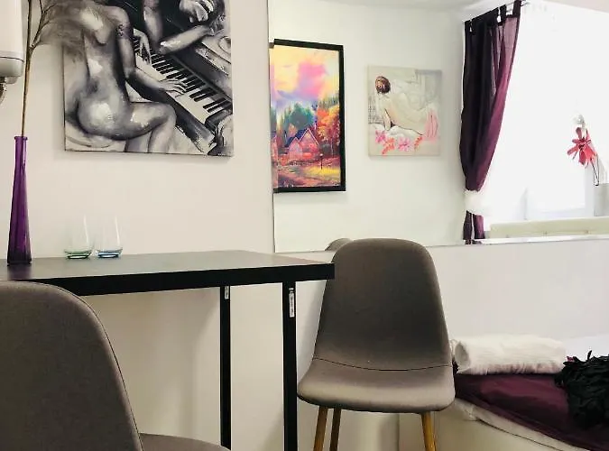Central Petit Room